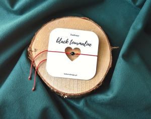 Bransoletka ochronna z naturalnym czarnym turmalinem na czerwonym sznurku