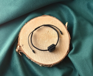 Bransoletka ochronna z naturalnym czarnym turmalinem na czarnym sznurku