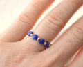 Pierścionek elastyczny z naturalnych kamieni lapis lazuli srebro | Baltoro Design