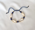 Bransoletka z muszelkami i lapis lazuli naturalnymi kamieniami na sznurku Baltoro Design
